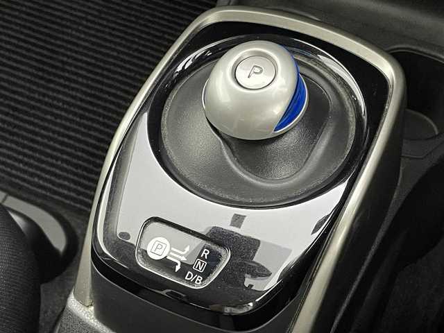 日産 ノート e－パワー X Vセレクション 岡山県 2020(令2)年 5.5万km ダークメタルグレー 社外メモリナビ/BT(AVIC-RZ003)/アラウンドビューモニター/エマージェンシーブレーキ/　レーンキープアシスト/　踏み間違い防止機能/前後コーナーセンサー/デジタルインナーミラー/オートライト/LEDヘッドライト/ISOFIX/インテリジェントキー/プッシュスタート/オートエアコン/チルトステアリング/シートリフター/ウインカーミラー/社外フロアマット/純正15インチAW