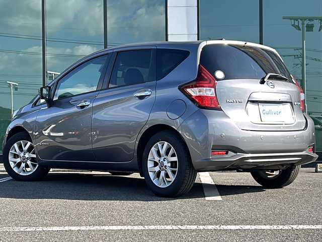 日産 ノート e－パワー X Vセレクション 福岡県 2020(令2)年 5.5万km ダークメタルグレー 社外メモリナビ/BT(AVIC-RZ003)/アラウンドビューモニター/エマージェンシーブレーキ/　レーンキープアシスト/　踏み間違い防止機能/前後コーナーセンサー/デジタルインナーミラー/オートライト/LEDヘッドライト/ISOFIX/インテリジェントキー/プッシュスタート/オートエアコン/チルトステアリング/シートリフター/ウインカーミラー/社外フロアマット/純正15インチAW/新車保証書