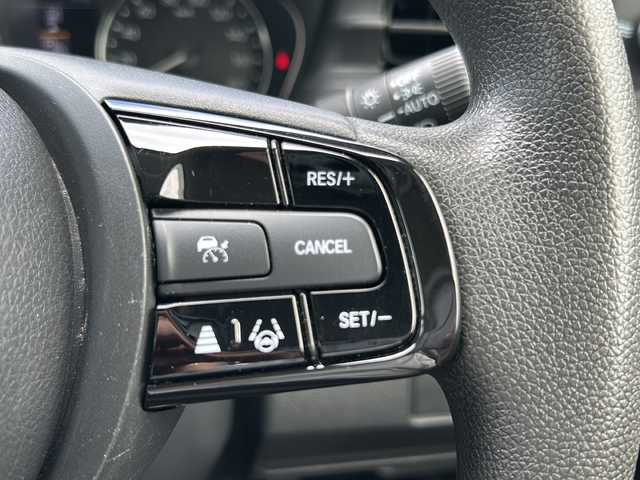 ホンダ ヴェゼル G 鹿児島県 2022(令4)年 4.9万km プラチナホワイトパール ホンダセンシング/KENWOODフローティング9インチナビ/　　BR/フルセグTV/バックカメラ/アダプティブクルーズコントロール/フルLEDヘッドライト/純正15インチアルミホイール/スマートキー/ETC