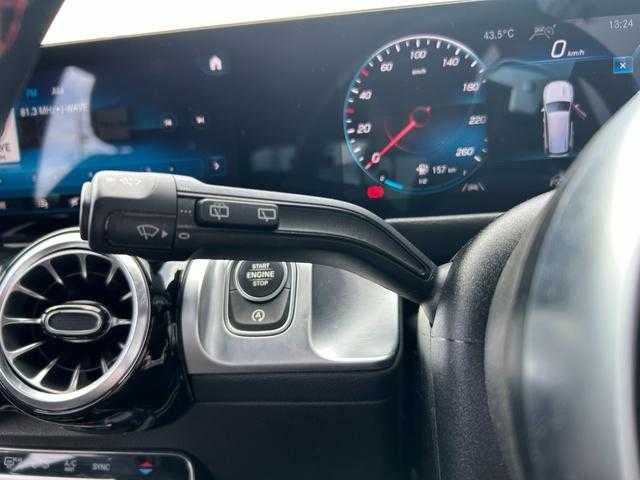 メルセデス・ベンツ Ｍ・ベンツ ＧＬＢ２００ｄ 4マチック AMGライン 埼玉県 2021(令3)年 5.2万km コスモスブラック 1オーナー/黒ハーフレザーシート/純正HDDナビ/(Bluetooth/USB/フルセグ)/３６０度カメラ/アダプティブクルーズコントロール/ブラインドスポットモニター/シートヒーター/電動シート/純正１８インチアルミホイール/ドラレコ/ＬＥＤヘッドランプ/ETC