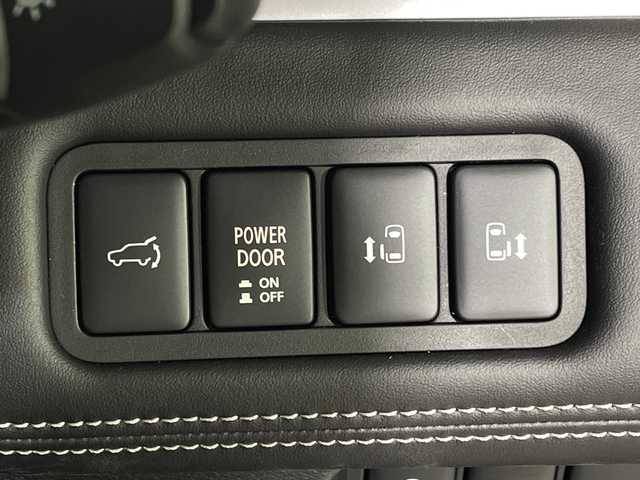 三菱 デリカＤ：５ シャモニー 神奈川県 2025(令7)年 0.1千km グラファイトグレーメタリック/ブラックマイカ 登録済未使用車/CHAMONIX (8人)/ステップレス/4WD/オリジナルナビ取付パッケージ＋リアモニター取付パッケージ(25/300)/D:5専用11型ナビゲーション(322300)/社外11型ナビ(EX11NX)/(CD/DVD/SD/MSV/BT/HDMI/フルセグTV/CarPlay)/マルチアラウンドモニター/12.8型後席用モニター(143550円)/e-Assist/BSM/アダプティブクルーズコントロール/オートマチックハイビーム/両側パワースライドドア/パワーバックドア/半革シート/前席シートヒーター/ステアリングヒーター/電動パーキングブレーキ/AC100V/プッシュスタート/スマートキー/LEDライト/オートライト/純正18インチアルミホイール