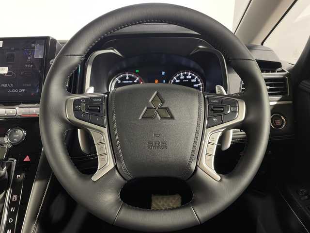 三菱 デリカＤ：５ シャモニー 神奈川県 2025(令7)年 0.1千km グラファイトグレーメタリック/ブラックマイカ 登録済未使用車/CHAMONIX (8人)/ステップレス/4WD/オリジナルナビ取付パッケージ＋リアモニター取付パッケージ(25/300)/D:5専用11型ナビゲーション(322300)/社外11型ナビ(EX11NX)/(CD/DVD/SD/MSV/BT/HDMI/フルセグTV/CarPlay)/マルチアラウンドモニター/12.8型後席用モニター(143550円)/e-Assist/BSM/アダプティブクルーズコントロール/オートマチックハイビーム/両側パワースライドドア/パワーバックドア/半革シート/前席シートヒーター/ステアリングヒーター/電動パーキングブレーキ/AC100V/プッシュスタート/スマートキー/LEDライト/オートライト/純正18インチアルミホイール