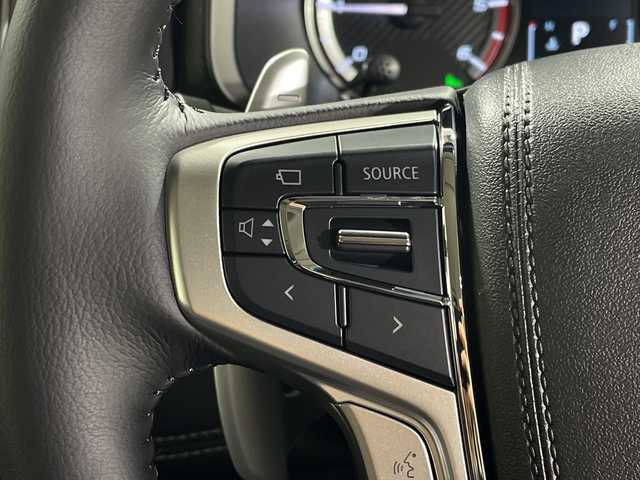 三菱 デリカＤ：５ シャモニー 神奈川県 2025(令7)年 0.1千km グラファイトグレーメタリック/ブラックマイカ 登録済未使用車/CHAMONIX (8人)/ステップレス/4WD/オリジナルナビ取付パッケージ＋リアモニター取付パッケージ(25/300)/D:5専用11型ナビゲーション(322300)/社外11型ナビ(EX11NX)/(CD/DVD/SD/MSV/BT/HDMI/フルセグTV/CarPlay)/マルチアラウンドモニター/12.8型後席用モニター(143550円)/e-Assist/BSM/アダプティブクルーズコントロール/オートマチックハイビーム/両側パワースライドドア/パワーバックドア/半革シート/前席シートヒーター/ステアリングヒーター/電動パーキングブレーキ/AC100V/プッシュスタート/スマートキー/LEDライト/オートライト/純正18インチアルミホイール