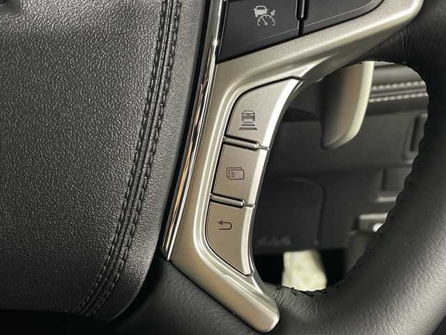 三菱 デリカＤ：５ シャモニー 神奈川県 2025(令7)年 0.1千km グラファイトグレーメタリック/ブラックマイカ 登録済未使用車/CHAMONIX (8人)/ステップレス/4WD/オリジナルナビ取付パッケージ＋リアモニター取付パッケージ(25/300)/D:5専用11型ナビゲーション(322300)/社外11型ナビ(EX11NX)/(CD/DVD/SD/MSV/BT/HDMI/フルセグTV/CarPlay)/マルチアラウンドモニター/12.8型後席用モニター(143550円)/e-Assist/BSM/アダプティブクルーズコントロール/オートマチックハイビーム/両側パワースライドドア/パワーバックドア/半革シート/前席シートヒーター/ステアリングヒーター/電動パーキングブレーキ/AC100V/プッシュスタート/スマートキー/LEDライト/オートライト/純正18インチアルミホイール