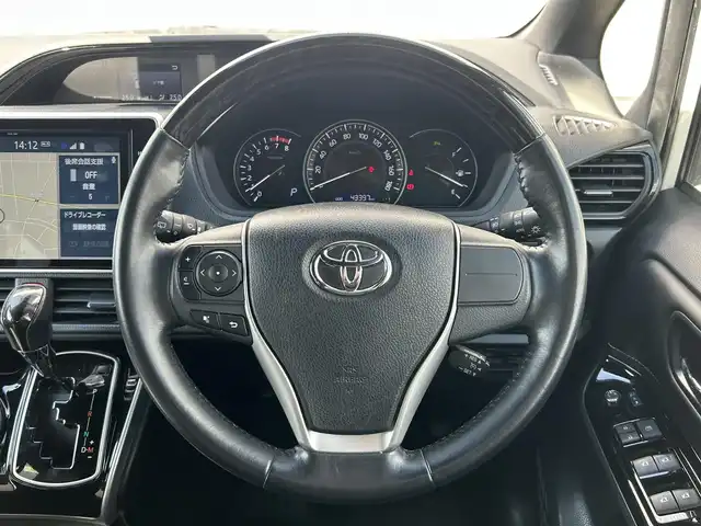 トヨタ エスクァイア Gi 群馬県 2019(令1)年 4.4万km ホワイトパールクリスタルシャイン 純正10インチ純正ナビ(CD/DVD/BT/SD)/フルセグTV/12インチフリップダウンモニター/インテリジェントクリアランスソナー/バックカメラ/ビルドインETC/クルーズコントロール/黒レザーシート/シートヒーター/両側パワースライドドア/純正15AW/ＬＥＤヘッドライト/オートハイビーム/ステアリングスイッチ/コンビハンドル/純正フロアマット/保証書/取扱説明書/スペアキー