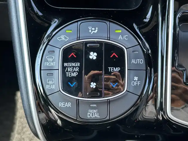 トヨタ エスクァイア Gi 群馬県 2019(令1)年 4.4万km ホワイトパールクリスタルシャイン 純正10インチ純正ナビ(CD/DVD/BT/SD)/フルセグTV/12インチフリップダウンモニター/インテリジェントクリアランスソナー/バックカメラ/ビルドインETC/クルーズコントロール/黒レザーシート/シートヒーター/両側パワースライドドア/純正15AW/ＬＥＤヘッドライト/オートハイビーム/ステアリングスイッチ/コンビハンドル/純正フロアマット/保証書/取扱説明書/スペアキー