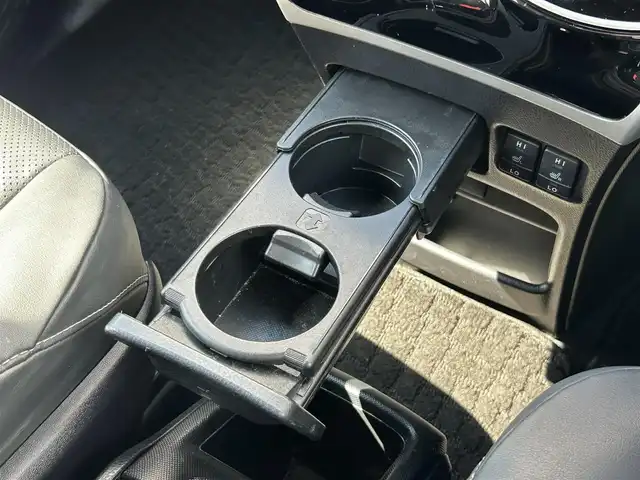トヨタ エスクァイア Gi 群馬県 2019(令1)年 4.4万km ホワイトパールクリスタルシャイン 純正10インチ純正ナビ(CD/DVD/BT/SD)/フルセグTV/12インチフリップダウンモニター/インテリジェントクリアランスソナー/バックカメラ/ビルドインETC/クルーズコントロール/黒レザーシート/シートヒーター/両側パワースライドドア/純正15AW/ＬＥＤヘッドライト/オートハイビーム/ステアリングスイッチ/コンビハンドル/純正フロアマット/保証書/取扱説明書/スペアキー