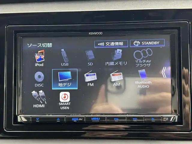 ホンダ フィット e:HEVホーム 道央・札幌 2023(令5)年 0.6万km クリスタルブラックパール ・4WD/・寒冷地仕様/・社外メモリナビ/・バックカメラ/・ドライブレコーダー/・SD/CD/USB/BT/フルセグTV/・衝突被害軽減ブレーキ/・レーンキープアシスト/・レーダークルーズコントロール/・LEDヘッドライト/・オートライト/・オートマチックハイビーム/・スマートキー/・スペアキー