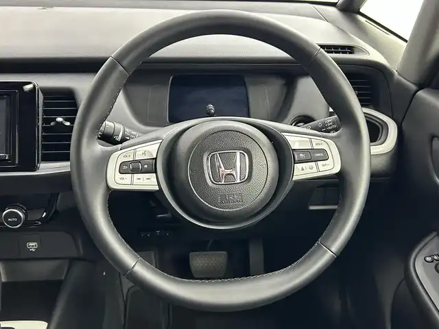 ホンダ フィット e:HEVホーム 道央・札幌 2023(令5)年 0.6万km クリスタルブラックパール ・4WD/・寒冷地仕様/・社外メモリナビ/・バックカメラ/・ドライブレコーダー/・SD/CD/USB/BT/フルセグTV/・衝突被害軽減ブレーキ/・レーンキープアシスト/・レーダークルーズコントロール/・LEDヘッドライト/・オートライト/・オートマチックハイビーム/・スマートキー/・スペアキー