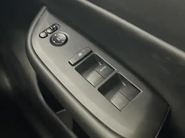ホンダ フィット e:HEVホーム 道央・札幌 2023(令5)年 0.6万km クリスタルブラックパール ・4WD/・寒冷地仕様/・社外メモリナビ/・バックカメラ/・ドライブレコーダー/・SD/CD/USB/BT/フルセグTV/・衝突被害軽減ブレーキ/・レーンキープアシスト/・レーダークルーズコントロール/・LEDヘッドライト/・オートライト/・オートマチックハイビーム/・スマートキー/・スペアキー
