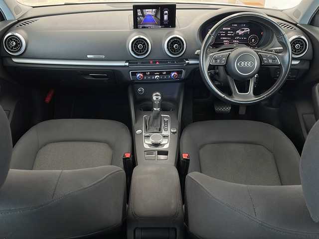 アウディ Ａ３ スポーツバック 1．4 TFSI 新潟県 2017(平29)年 7万km グレイシアホワイトメタリック 純正メモリナビ/CD/DVD/BT/フルセグテレビ/ミュージックサーバー/バックカメラ/ETC/衝突被害軽減ブレーキ/レーダークルーズコントロール/コーナーセンサー/ステアリングスイッチ/スマートキー/プッシュスタート/LEDヘッドライト/オートライト/純正16インチアルミホイール