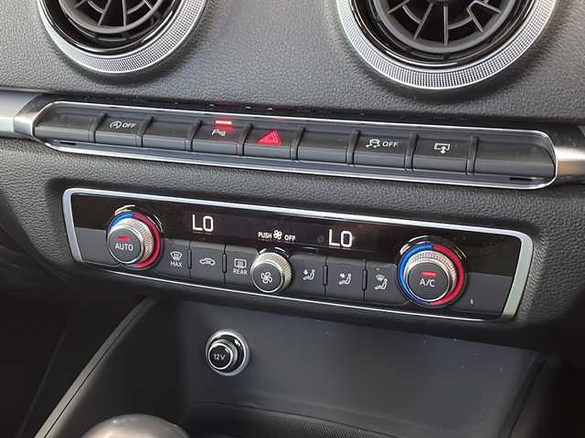 アウディ Ａ３ スポーツバック 1．4 TFSI 新潟県 2017(平29)年 7万km グレイシアホワイトメタリック 純正メモリナビ/CD/DVD/BT/フルセグテレビ/ミュージックサーバー/バックカメラ/ETC/衝突被害軽減ブレーキ/レーダークルーズコントロール/コーナーセンサー/ステアリングスイッチ/スマートキー/プッシュスタート/LEDヘッドライト/オートライト/純正16インチアルミホイール