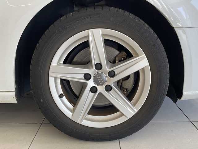 アウディ Ａ３ スポーツバック 1．4 TFSI 新潟県 2017(平29)年 7万km グレイシアホワイトメタリック 純正メモリナビ/CD/DVD/BT/フルセグテレビ/ミュージックサーバー/バックカメラ/ETC/衝突被害軽減ブレーキ/レーダークルーズコントロール/コーナーセンサー/ステアリングスイッチ/スマートキー/プッシュスタート/LEDヘッドライト/オートライト/純正16インチアルミホイール