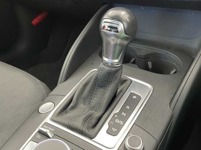 アウディ Ａ３ スポーツバック 1．4 TFSI 新潟県 2017(平29)年 7万km グレイシアホワイトメタリック 純正メモリナビ/CD/DVD/BT/フルセグテレビ/ミュージックサーバー/バックカメラ/ETC/衝突被害軽減ブレーキ/レーダークルーズコントロール/コーナーセンサー/ステアリングスイッチ/スマートキー/プッシュスタート/LEDヘッドライト/オートライト/純正16インチアルミホイール