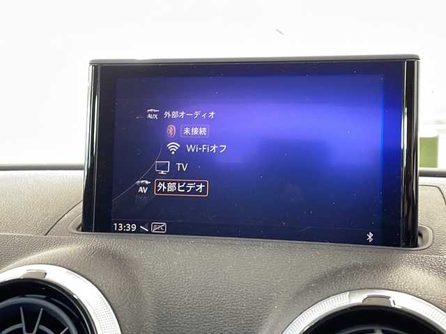 アウディ Ａ３ スポーツバック 1．4 TFSI 新潟県 2017(平29)年 7万km グレイシアホワイトメタリック 純正メモリナビ/CD/DVD/BT/フルセグテレビ/ミュージックサーバー/バックカメラ/ETC/衝突被害軽減ブレーキ/レーダークルーズコントロール/コーナーセンサー/ステアリングスイッチ/スマートキー/プッシュスタート/LEDヘッドライト/オートライト/純正16インチアルミホイール