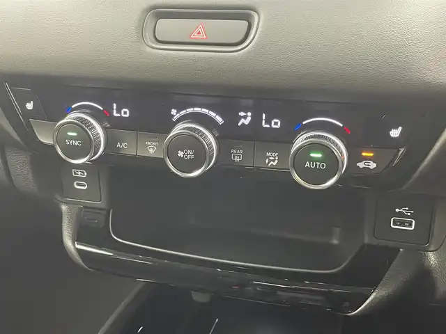 ホンダ ヴェゼル ハイブリッド e:HEV Z 茨城県 2025(令7)年 0.1千km クリスタルブラックパール 9インチHonda CONNECTディスプレー/・バックカメラ/・FM/AM/USB/Bluetooth/フルセグTV/・Apple CarPlay/Android　Auto/BSM/ワイヤレス受電/ビルドインETC2.0/パワーバックドア/ステアリングヒーター/運転席＆助手席シートヒーター/前後コーナーセンサー/Honda SENSING/・アダプティブクルーズコントロール/・誤発進抑制機能/・レーンキープアシスト/・近距離衝突軽減ブレーキ/パドルシフト/ハーフレザーシート/LEDヘッドライト/オートハイビーム/オートライト/オットマン