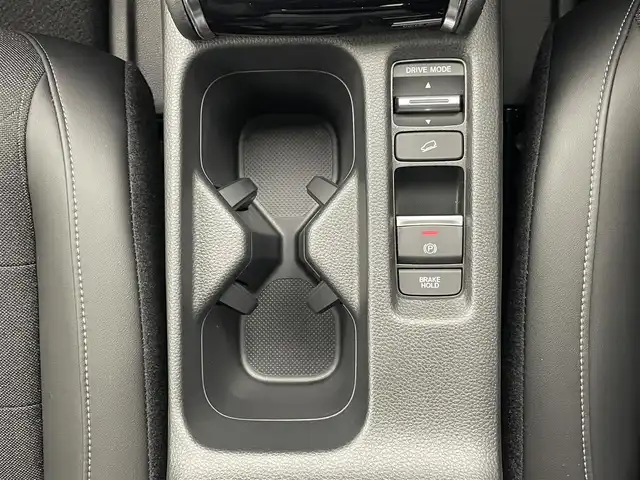 ホンダ ヴェゼル ハイブリッド e:HEV Z 茨城県 2025(令7)年 0.1千km クリスタルブラックパール 9インチHonda CONNECTディスプレー/・バックカメラ/・FM/AM/USB/Bluetooth/フルセグTV/・Apple CarPlay/Android　Auto/BSM/ワイヤレス受電/ビルドインETC2.0/パワーバックドア/ステアリングヒーター/運転席＆助手席シートヒーター/前後コーナーセンサー/Honda SENSING/・アダプティブクルーズコントロール/・誤発進抑制機能/・レーンキープアシスト/・近距離衝突軽減ブレーキ/パドルシフト/ハーフレザーシート/LEDヘッドライト/オートハイビーム/オートライト/オットマン