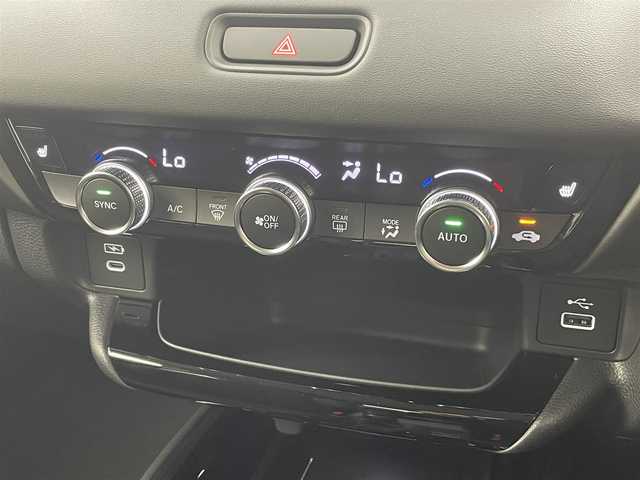 ホンダ ヴェゼル ハイブリッド e:HEV Z 茨城県 2025(令7)年 0.1千km クリスタルブラックパール 9インチHonda CONNECTディスプレー/・バックカメラ/・FM/AM/USB/Bluetooth/フルセグTV/・Apple CarPlay/Android　Auto/BSM/ワイヤレス受電/ビルドインETC2.0/パワーバックドア/ステアリングヒーター/運転席＆助手席シートヒーター/前後コーナーセンサー/Honda SENSING/・アダプティブクルーズコントロール/・誤発進抑制機能/・レーンキープアシスト/・近距離衝突軽減ブレーキ/パドルシフト/ハーフレザーシート/LEDヘッドライト/オートハイビーム/オートライト/オットマン