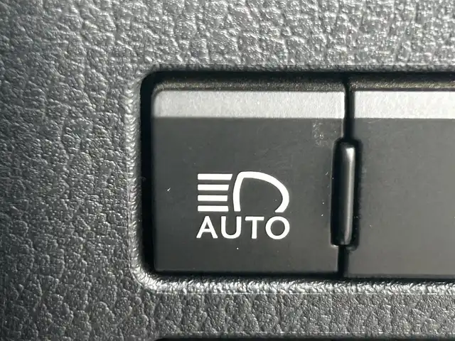 レクサス ＮＸ 300h バージョンL 岡山県 2019(令1)年 9.3万km グラファイトブラックガラスフレーク 登録時走行距離93041km/純正12.3インチナビ/フルセグTV(AM.FM.CD.DVD.TV.BT)/パノラミックビューモニター/ヘッドアップディスプレイ/ドライブレコーダー/シートヒーター/エアシート/ステアリングヒーター/クリアランスソナー/衝突軽減ブレーキ/レーダークルーズコントロール/レーンディパーチャーアラート/オートライト/オートマチックハイビーム/アイドリングストップ/パワーバックドア/18インチ純正AW/純正フロアマット/本革シート/全席パワーシート/３眼ＬＥＤライト