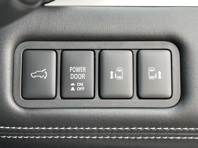 三菱 デリカＤ：５ シャモニー 東京都 2025(令7)年 0.1千km グラファイトグレーメタリック/ブラックマイカ 登録済未使用車　/純正１１型メモリナビフルセグ　/・BluetoothAudio/HDMI/USB/・CD/SD/DVD/AM/FM/純正１２型後席モニター　/アラウンドビュー モニター/ｅアシスト　/（予防安全技術）/・衝突被害軽減ブレーキシステム/・車線逸脱警報システム/・レーダークルーズコントロール　/・オートマチックハイビーム/・誤発進抑制機能/・後退時車両検知機能/ハーフレザーシート/両側パワースライドドア　/パワーバックドア　/アイドリングストップ/スペアキーX１/保証書＆取説