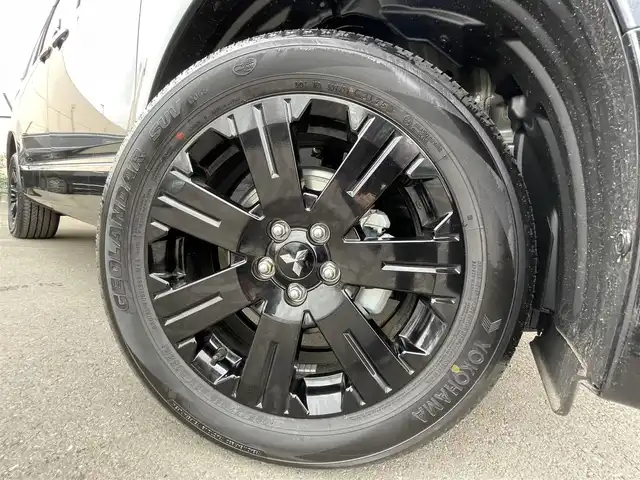 三菱 デリカＤ：５ シャモニー 東京都 2025(令7)年 0.1千km グラファイトグレーメタリック/ブラックマイカ 登録済未使用車　/純正１１型メモリナビフルセグ　/・BluetoothAudio/HDMI/USB/・CD/SD/DVD/AM/FM/純正１２型後席モニター　/アラウンドビュー モニター/ｅアシスト　/（予防安全技術）/・衝突被害軽減ブレーキシステム/・車線逸脱警報システム/・レーダークルーズコントロール　/・オートマチックハイビーム/・誤発進抑制機能/・後退時車両検知機能/ハーフレザーシート/両側パワースライドドア　/パワーバックドア　/アイドリングストップ/スペアキーX１/保証書＆取説