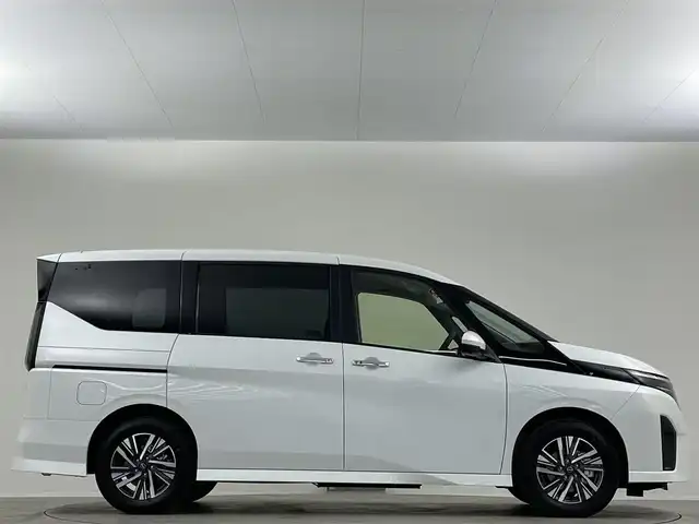 日産 セレナ e－パワー ハイウェイスター V 埼玉県 2025(令7)年 0.1千km プリズムホワイト 登録済未使用車　純正１２．３型型ナビ　全方位カメラ　ＥＴＣ２．０　プロパイロット　BSM　デジタルインナーミラー　レーダークルーズコントロール　レーンキープアシスト　コーナーセンサー　衝突被害軽減