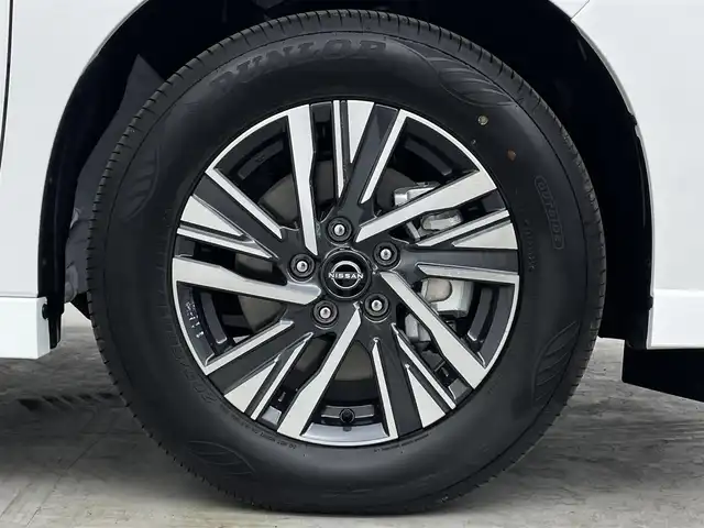 日産 セレナ e－パワー ハイウェイスター V 埼玉県 2025(令7)年 0.1千km プリズムホワイト 登録済未使用車　純正１２．３型型ナビ　全方位カメラ　ＥＴＣ２．０　プロパイロット　BSM　デジタルインナーミラー　レーダークルーズコントロール　レーンキープアシスト　コーナーセンサー　衝突被害軽減