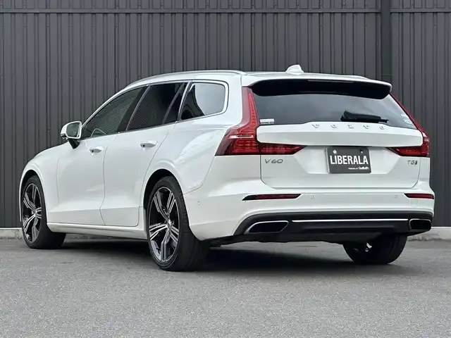 ボルボ Ｖ６０ T5 インスクリプション 福島県 2019(平31)年 6万km クリスタルホワイトP Harmon Kardon/アダプティブクルーズコントロール/ブラインドスポットモニター/レーンキープアシスト/ヘッドアップディスプレイ/インテリセーフ/アクティブベンティングヘッドライト/自動駐車/パーキングアシスト/ファインナッパレザー(ブロンド)/パワーシート(前席)/エアシート(前席)/シートヒーター(前席)/パワーバックドア/フットオープナー/純正ナビ(BT/USB/CD)/AppleCarPlay/フルセグTV/360°/バックカメラ/純正19AW/ドライブレコーダー(前後)/ETC/取扱説明書/保証書/スペアキー