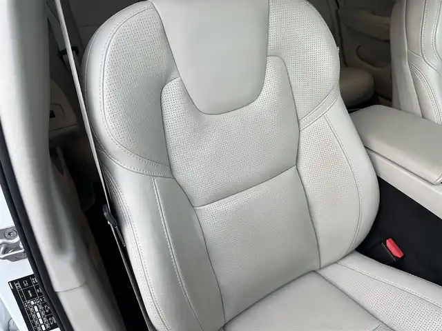 ボルボ Ｖ６０ T5 インスクリプション 福島県 2019(平31)年 6万km クリスタルホワイトP Harmon Kardon/アダプティブクルーズコントロール/ブラインドスポットモニター/レーンキープアシスト/ヘッドアップディスプレイ/インテリセーフ/アクティブベンティングヘッドライト/自動駐車/パーキングアシスト/ファインナッパレザー(ブロンド)/パワーシート(前席)/エアシート(前席)/シートヒーター(前席)/パワーバックドア/フットオープナー/純正ナビ(BT/USB/CD)/AppleCarPlay/フルセグTV/360°/バックカメラ/純正19AW/ドライブレコーダー(前後)/ETC/取扱説明書/保証書/スペアキー