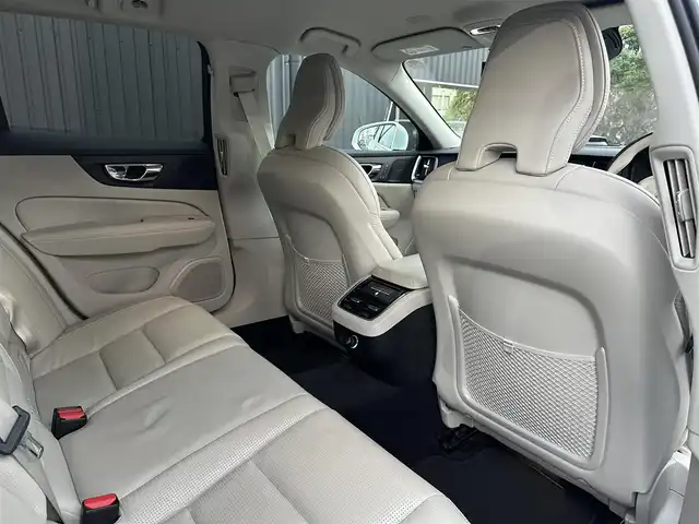 ボルボ Ｖ６０ T5 インスクリプション 福島県 2019(平31)年 6万km クリスタルホワイトP Harmon Kardon/アダプティブクルーズコントロール/ブラインドスポットモニター/レーンキープアシスト/ヘッドアップディスプレイ/インテリセーフ/アクティブベンティングヘッドライト/自動駐車/パーキングアシスト/ファインナッパレザー(ブロンド)/パワーシート(前席)/エアシート(前席)/シートヒーター(前席)/パワーバックドア/フットオープナー/純正ナビ(BT/USB/CD)/AppleCarPlay/フルセグTV/360°/バックカメラ/純正19AW/ドライブレコーダー(前後)/ETC/取扱説明書/保証書/スペアキー