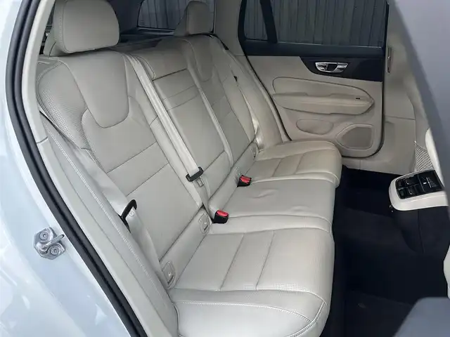 ボルボ Ｖ６０ T5 インスクリプション 福島県 2019(平31)年 6万km クリスタルホワイトP Harmon Kardon/アダプティブクルーズコントロール/ブラインドスポットモニター/レーンキープアシスト/ヘッドアップディスプレイ/インテリセーフ/アクティブベンティングヘッドライト/自動駐車/パーキングアシスト/ファインナッパレザー(ブロンド)/パワーシート(前席)/エアシート(前席)/シートヒーター(前席)/パワーバックドア/フットオープナー/純正ナビ(BT/USB/CD)/AppleCarPlay/フルセグTV/360°/バックカメラ/純正19AW/ドライブレコーダー(前後)/ETC/取扱説明書/保証書/スペアキー