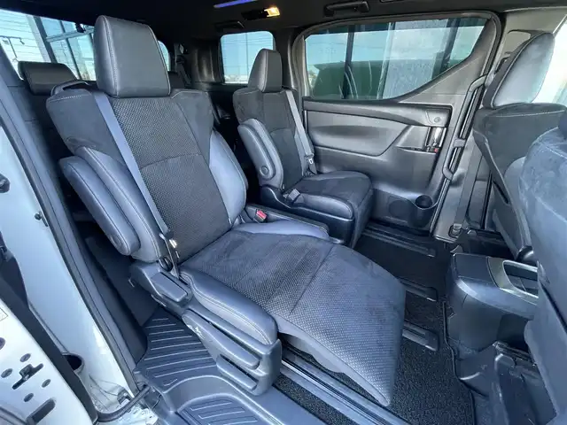 トヨタ アルファード S タイプゴールドⅡ 道央・札幌 2021(令3)年 2.8万km ホワイトパールクリスタルシャイン ４WD/モデリスタエアロ/純正ナビ/AM/FM/USB/BT/トヨタセーフティセンス/プリクラッシュセーフティ/横滑り防止装置/レーダークルーズコントロール/レーンキープアシスト/クリアランスソナー/ブラインドスポットモニター/パーキングサポートブレーキ/リアクロストラフィックアラート/ロードサインアシスト/バックカメラ/ビルトインETC2.0/ドライブレコーダー/アイドリングストップ/ECOMODE/デジタルインナーミラー/両側パワースライドドア/パワーバックドア/2列目オットマン/ハーフレザーシート/革巻きステアリング/ステアリングリモコン/AC100V/電動パーキング/ブレーキホールド/MTモード付AT/プッシュスタート/スマートキー/LEDヘッドライト/オートライト/フォグランプ/電動格納ミラー/ウィンカーミラー/フロアマット/ドアバイザー