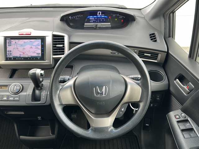 ホンダ フリード スパイク ハイブリット ジャストセレクション 三重県 2013(平25)年 11.7万km ポリッシュドメタルメタリック 純正ナビ　/バックカメラ /ETC /両側スライドドア/純正フロアマット /ウィンカーミラー /電動格納ミラー/禁煙車