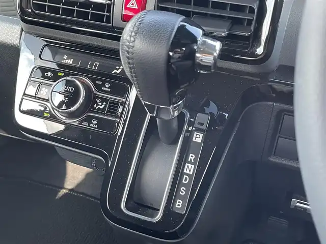 ダイハツ タント カスタム RS 滋賀県 2019(令1)年 1.9万km ブラックマイカメタリック 純正ナビ/【CD.DVD.Bluetooth.フルセグTV】/バックカメラ/衝突軽減ブレーキ/両側電動スライドドア/クリアランスソナー/LEDヘッドライト/オートライト/オートハイビーム/ETC/前後ドライブレコーダー/ハーフレザーシート/ステアリングスイッチ/プッシュスタート/スマートキー/スペアキー