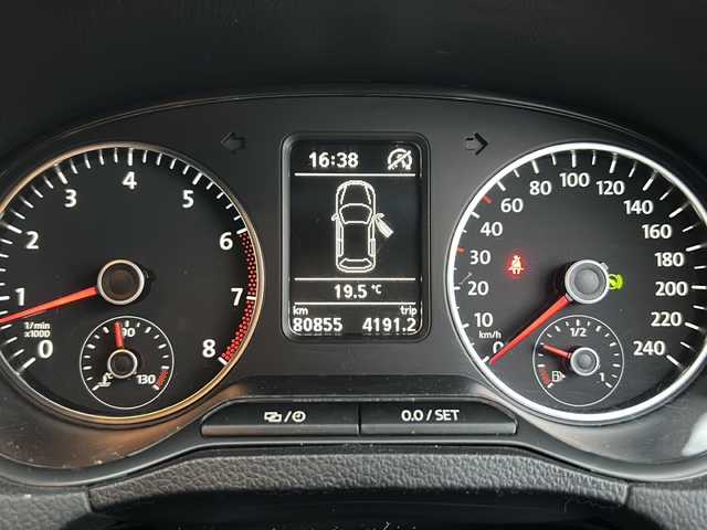 フォルクスワーゲン ポロ ブルーGTブルーモーション 神奈川県 2014(平26)年 8.1万km ブルーシルクM 純正オーディオ(AM/FM/CD/AUX)/リモコンキー/クルーズコントロール/パドルシフト/ハーフレザーシート/ETC/アイドリングストップ/横滑り防止装置/HIDライト/純正フロアマット/純正17インチアルミホイール/ISOFIX/スペアキー×1/保証書/取扱説明書