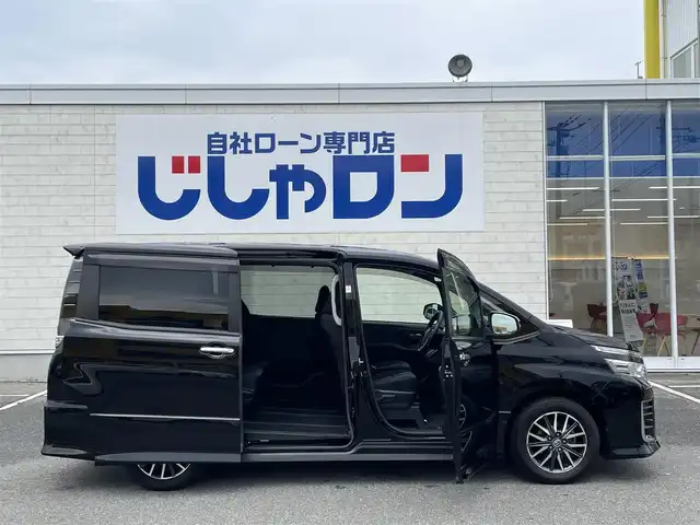 トヨタ ヴォクシー ZS 煌 佐賀県 2014(平26)年 12万km ブラック こちらは現金またはオートローンご利用時の価格です/自社ローンご希望の方は別途その旨お申付け下さい/禁煙車　/７人乗り　/エクリプスナビ ＴＶ ＢＴオーディオ ＤＶＤ ＣＤ　/バックカメラ　/両側電動スライドドア