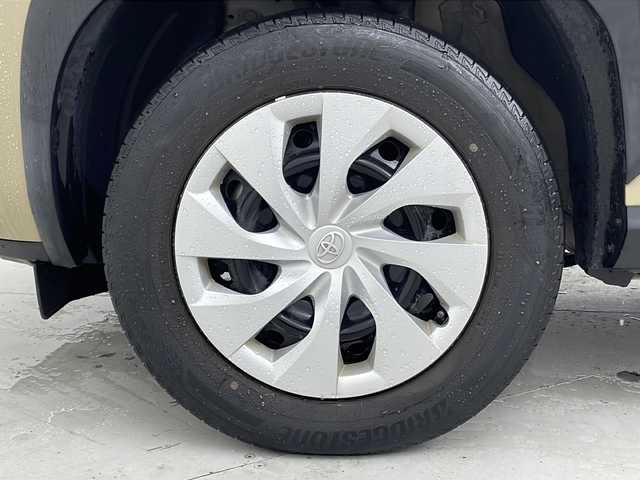トヨタ ヤリスクロス ハイブリッド X 宮城県 2021(令3)年 5.6万km ベージュ トヨタセーフティーセンス/・プリクラッシュセーフティ/・レーントレーシングアシスト/・レーダークルーズコントロール/・クリアランスソナー（前後）/・オートハイビーム/純正DA/（地図機能あり）/・BT.USB.CD/DVD/全周囲カメラ/LEDヘッドライト/スタアリングスイッチ/プッシュスタート/スマートキー/横滑り防止/アイドリングストップ/ビルトインETC/電子パーキングブレーキ/純正フロアマット/純正ドアバイザー