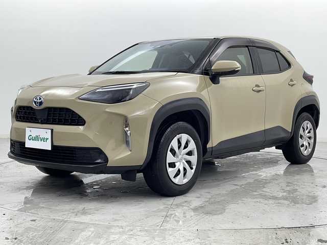 トヨタ ヤリスクロス ハイブリッド X 宮城県 2021(令3)年 5.6万km ベージュ トヨタセーフティーセンス/・プリクラッシュセーフティ/・レーントレーシングアシスト/・レーダークルーズコントロール/・クリアランスソナー（前後）/・オートハイビーム/純正DA/（地図機能あり）/・BT.USB.CD/DVD/全周囲カメラ/LEDヘッドライト/スタアリングスイッチ/プッシュスタート/スマートキー/横滑り防止/アイドリングストップ/ビルトインETC/電子パーキングブレーキ/純正フロアマット/純正ドアバイザー