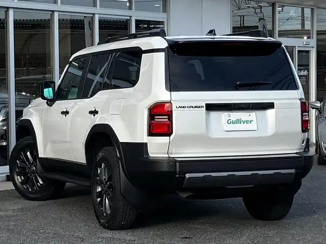 トヨタ ランドクルーザー ２５０ ZX 山口県 2024(令6)年 0.9万km プラチナホワイトパールマイカ ワンオーナー/サンルーフ/茶レザーシート/シートベンチレーション/シートヒーター/パワーシート/純正ナビ・フルセグTV・BT/パノラミックビューカメラ/JBLプレミアムサウンド/デジタルインナーミラー/前後ドライブレコーダー/カラーヘッドアップディスプレイ/ステアリングヒーター/ルーフレール/パワーバックドア/LEDオートライト/LEDフォグ/ETC2.0/スマートキー/プリクラッシュセーフティ/レーダークルーズコントロール