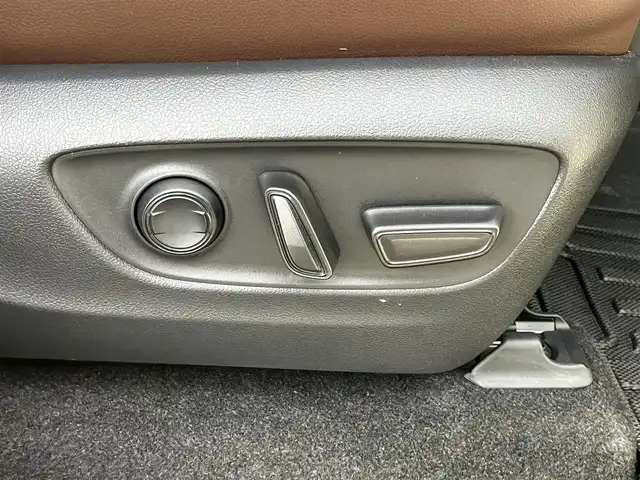 トヨタ ランドクルーザー ２５０ ZX 山口県 2024(令6)年 0.9万km プラチナホワイトパールマイカ ワンオーナー/サンルーフ/茶レザーシート/シートベンチレーション/シートヒーター/パワーシート/純正ナビ・フルセグTV・BT/パノラミックビューカメラ/JBLプレミアムサウンド/デジタルインナーミラー/前後ドライブレコーダー/カラーヘッドアップディスプレイ/ステアリングヒーター/ルーフレール/パワーバックドア/LEDオートライト/LEDフォグ/ETC2.0/スマートキー/プリクラッシュセーフティ/レーダークルーズコントロール