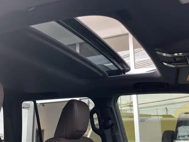 トヨタ ランドクルーザー ２５０ ZX 山口県 2024(令6)年 0.9万km プラチナホワイトパールマイカ ワンオーナー/サンルーフ/茶レザーシート/シートベンチレーション/シートヒーター/パワーシート/純正ナビ・フルセグTV・BT/パノラミックビューカメラ/JBLプレミアムサウンド/デジタルインナーミラー/前後ドライブレコーダー/カラーヘッドアップディスプレイ/ステアリングヒーター/ルーフレール/パワーバックドア/LEDオートライト/LEDフォグ/ETC2.0/スマートキー/プリクラッシュセーフティ/レーダークルーズコントロール