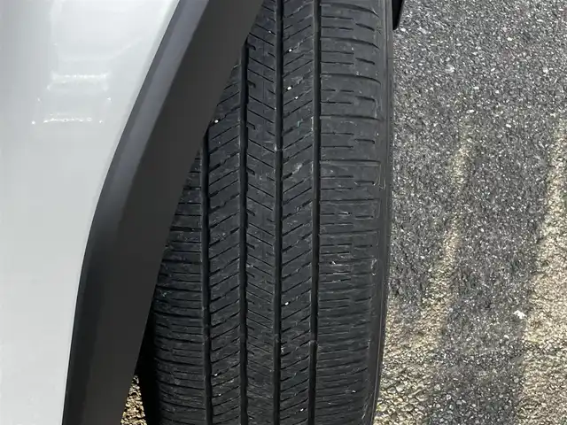 トヨタ ランドクルーザー ２５０ ZX 山口県 2024(令6)年 0.9万km プラチナホワイトパールマイカ ワンオーナー/サンルーフ/茶レザーシート/シートベンチレーション/シートヒーター/パワーシート/純正ナビ・フルセグTV・BT/パノラミックビューカメラ/JBLプレミアムサウンド/デジタルインナーミラー/前後ドライブレコーダー/カラーヘッドアップディスプレイ/ステアリングヒーター/ルーフレール/パワーバックドア/LEDオートライト/LEDフォグ/ETC2.0/スマートキー/プリクラッシュセーフティ/レーダークルーズコントロール