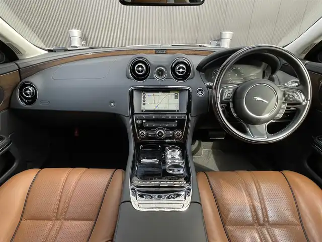 ジャガー ＸＪ プレミアムラグジュアリー 長野県 2018(平30)年 2.6万km ゴールド サンルーフ/ブラウンレザーシート/D/Nベンチレーション/全席シートヒーター/MERIDIANサウンド/デジタルメーター/ACC(アダプティブクルーズコントロール)/純正ナビゲーション/フルセグテレビ/360°カメラ/20インチOPアルミ/インテリジェントエマージェンシーブレーキ/LEDヘッドライト/オートトランク/スマートキー/パーキングアシスト/パークセンサー/カラーコード：１AJ（INGOT）