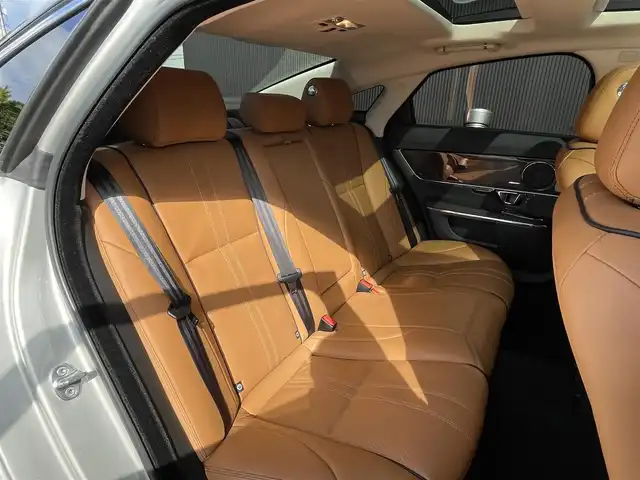 ジャガー ＸＪ プレミアムラグジュアリー 長野県 2018(平30)年 2.6万km ゴールド サンルーフ/ブラウンレザーシート/D/Nベンチレーション/全席シートヒーター/MERIDIANサウンド/デジタルメーター/ACC(アダプティブクルーズコントロール)/純正ナビゲーション/フルセグテレビ/360°カメラ/20インチOPアルミ/インテリジェントエマージェンシーブレーキ/LEDヘッドライト/オートトランク/スマートキー/パーキングアシスト/パークセンサー/カラーコード：１AJ（INGOT）