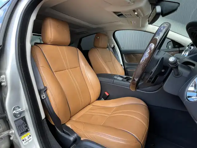 ジャガー ＸＪ プレミアムラグジュアリー 長野県 2018(平30)年 2.6万km ゴールド サンルーフ/ブラウンレザーシート/D/Nベンチレーション/全席シートヒーター/MERIDIANサウンド/デジタルメーター/ACC(アダプティブクルーズコントロール)/純正ナビゲーション/フルセグテレビ/360°カメラ/20インチOPアルミ/インテリジェントエマージェンシーブレーキ/LEDヘッドライト/オートトランク/スマートキー/パーキングアシスト/パークセンサー/カラーコード：１AJ（INGOT）