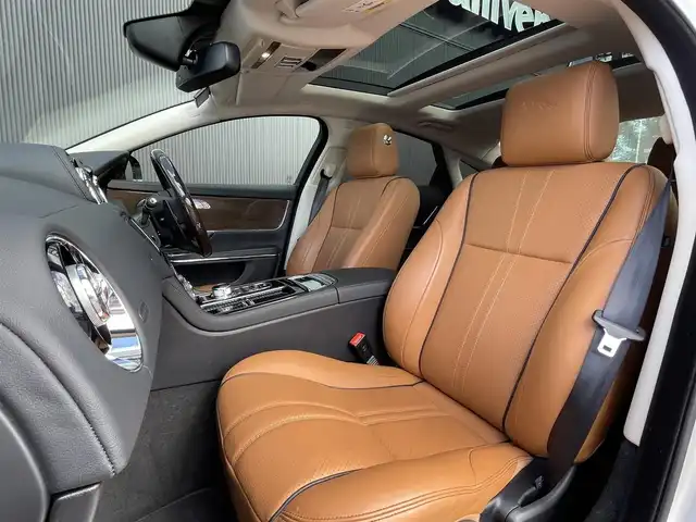 ジャガー ＸＪ プレミアムラグジュアリー 長野県 2018(平30)年 2.6万km ゴールド サンルーフ/ブラウンレザーシート/D/Nベンチレーション/全席シートヒーター/MERIDIANサウンド/デジタルメーター/ACC(アダプティブクルーズコントロール)/純正ナビゲーション/フルセグテレビ/360°カメラ/20インチOPアルミ/インテリジェントエマージェンシーブレーキ/LEDヘッドライト/オートトランク/スマートキー/パーキングアシスト/パークセンサー/カラーコード：１AJ（INGOT）