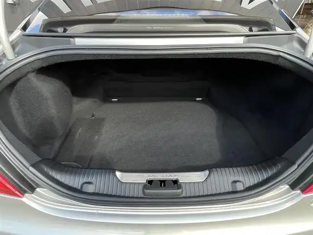 ジャガー ＸＪ プレミアムラグジュアリー 長野県 2018(平30)年 2.6万km ゴールド サンルーフ/ブラウンレザーシート/D/Nベンチレーション/全席シートヒーター/MERIDIANサウンド/デジタルメーター/ACC(アダプティブクルーズコントロール)/純正ナビゲーション/フルセグテレビ/360°カメラ/20インチOPアルミ/インテリジェントエマージェンシーブレーキ/LEDヘッドライト/オートトランク/スマートキー/パーキングアシスト/パークセンサー/カラーコード：１AJ（INGOT）