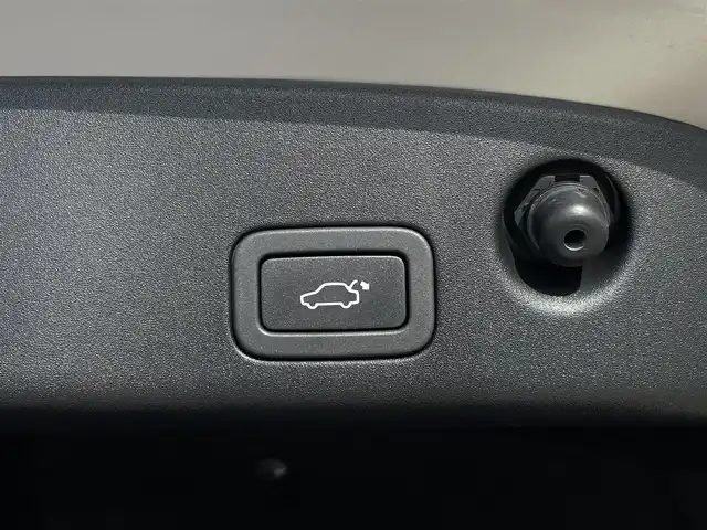 ジャガー ＸＪ プレミアムラグジュアリー 長野県 2018(平30)年 2.6万km ゴールド サンルーフ/ブラウンレザーシート/D/Nベンチレーション/全席シートヒーター/MERIDIANサウンド/デジタルメーター/ACC(アダプティブクルーズコントロール)/純正ナビゲーション/フルセグテレビ/360°カメラ/20インチOPアルミ/インテリジェントエマージェンシーブレーキ/LEDヘッドライト/オートトランク/スマートキー/パーキングアシスト/パークセンサー/カラーコード：１AJ（INGOT）