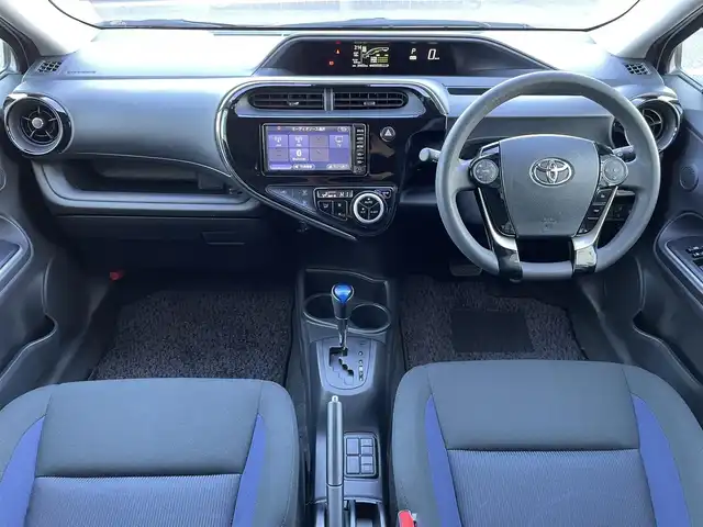 トヨタ アクア S 群馬県 2017(平29)年 2.1万km ライムホワイトパールクリスタルシャイン トヨタ純正7インチSDナビ(AM/FM/Bluetooth/フルセグTV/CD)/フルセグTV/バックカメラ/ワンオーナー/スマートエントリーパッケージ/ナビレディパッケージ/トヨタセーフティーセンス/純正フロアマット/オートライト/スマートキー/プッシュスタート/スペアキー/保証書/取扱説明書