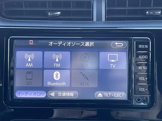 トヨタ アクア S 群馬県 2017(平29)年 2.1万km ライムホワイトパールクリスタルシャイン トヨタ純正7インチSDナビ(AM/FM/Bluetooth/フルセグTV/CD)/フルセグTV/バックカメラ/ワンオーナー/スマートエントリーパッケージ/ナビレディパッケージ/トヨタセーフティーセンス/純正フロアマット/オートライト/スマートキー/プッシュスタート/スペアキー/保証書/取扱説明書